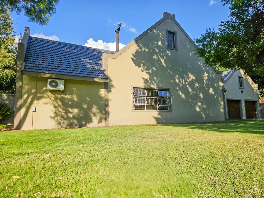 4 Bedroom Property for Sale in Mooivallei Park North West
